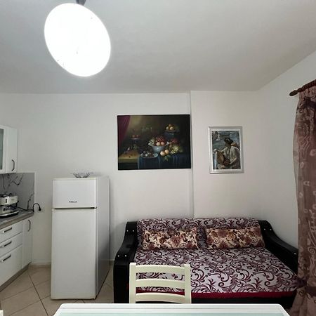 Vivi La Tua Vacanza Con L'Appartamento 1 Di Ervin! Enjoy Your Holiday With Ervin'S Apartment 1! Vlorë Eksteriør billede