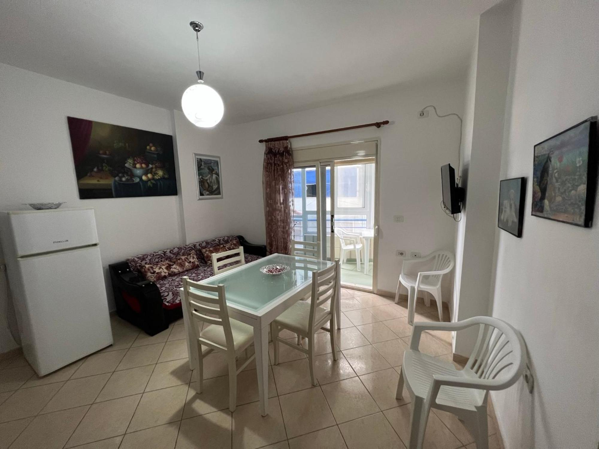 Vivi La Tua Vacanza Con L'Appartamento 1 Di Ervin! Enjoy Your Holiday With Ervin'S Apartment 1! Vlorë Eksteriør billede
